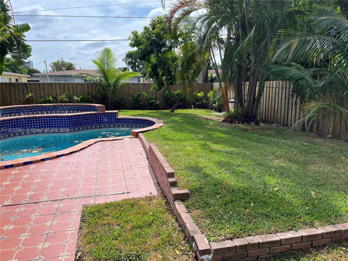 House for rent at 550 NE 174th St, Miami, FL 33162