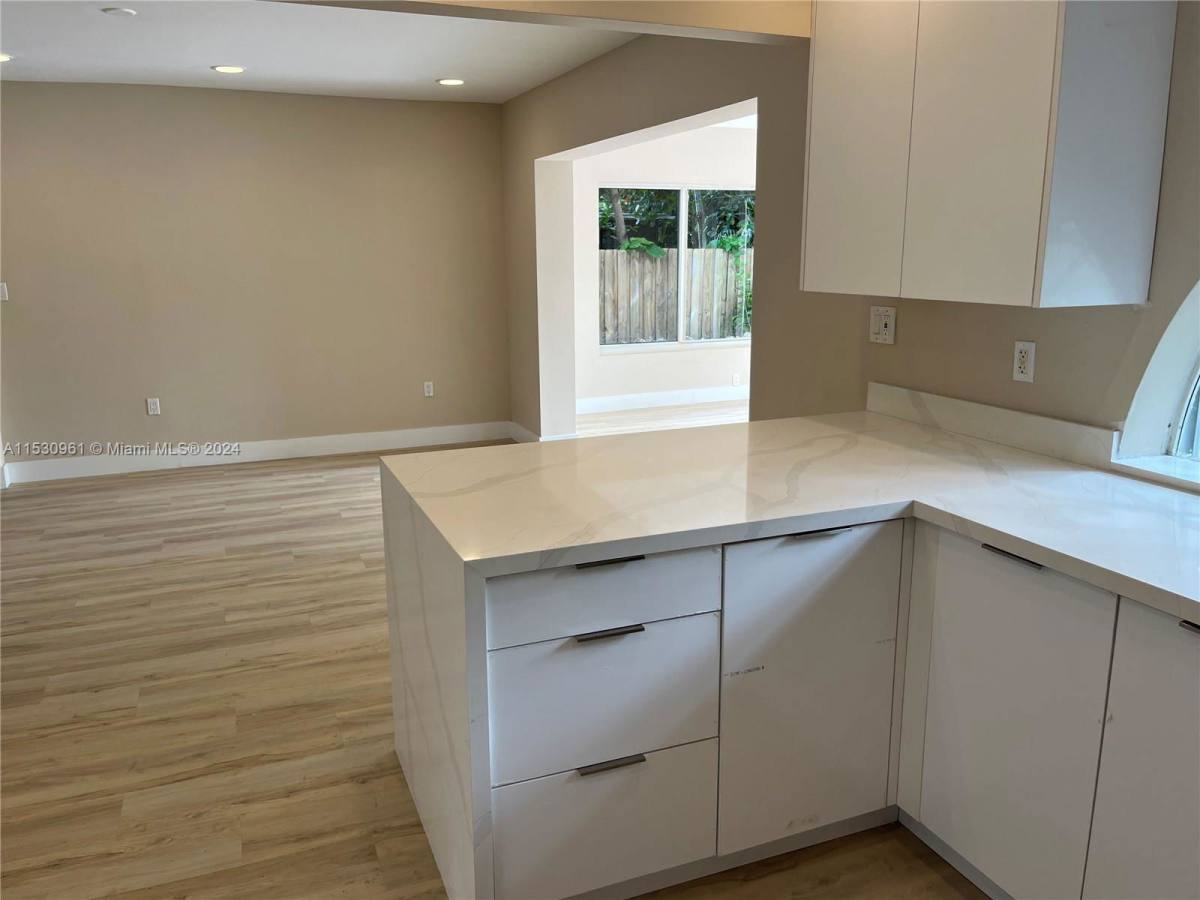 House for rent at 550 NE 174th St, Miami, FL 33162