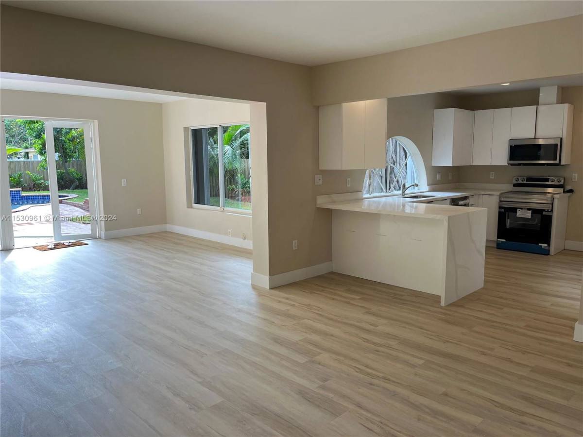 House for rent at 550 NE 174th St, Miami, FL 33162
