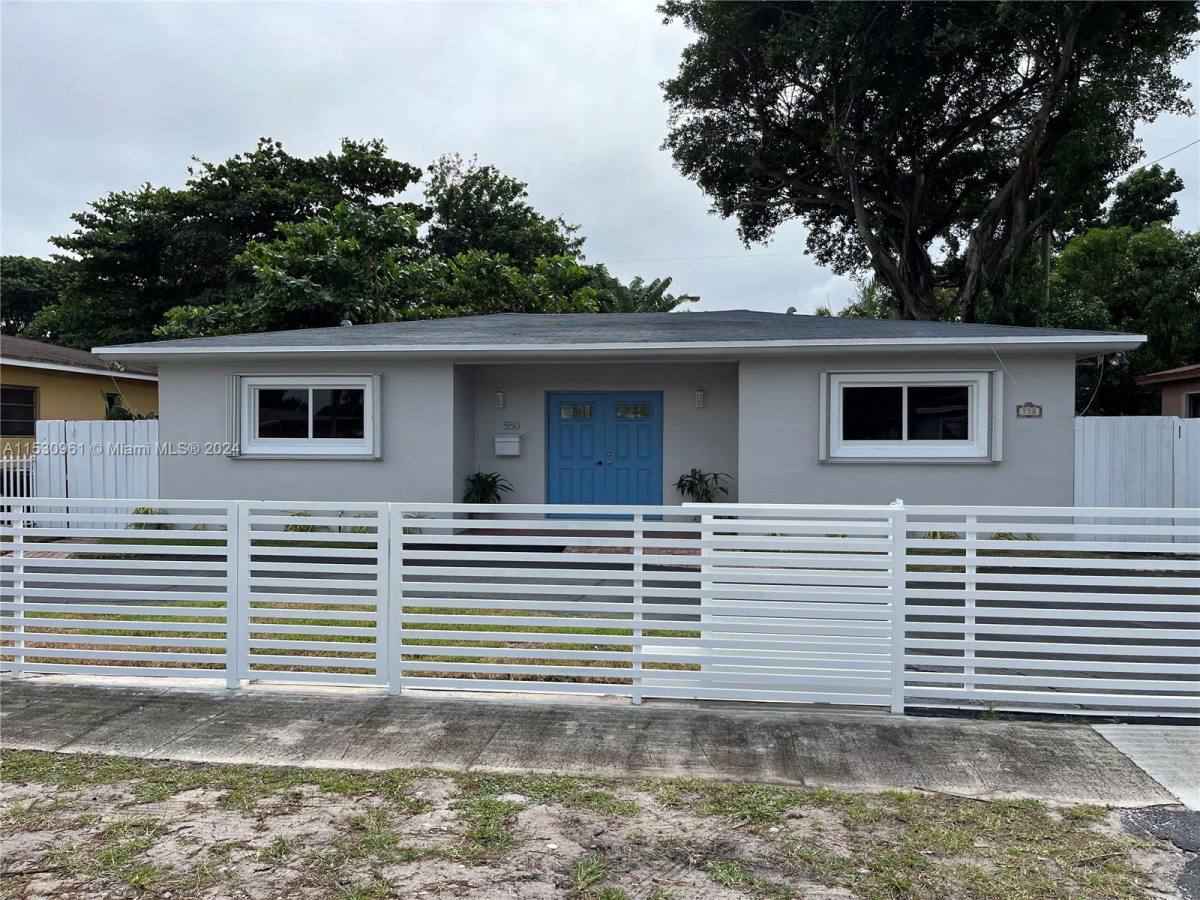 House for rent at 550 NE 174th St, Miami, FL 33162