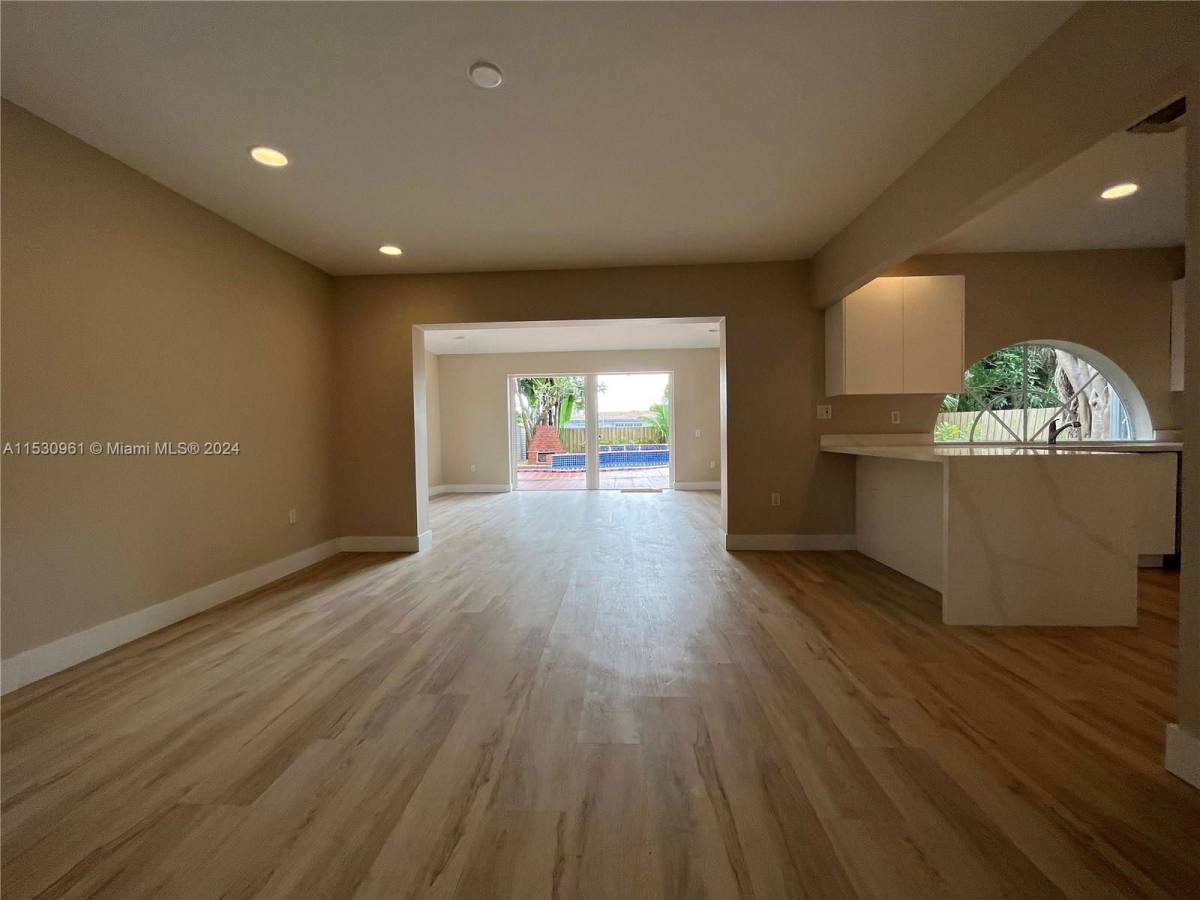 House for rent at 550 NE 174th St, Miami, FL 33162