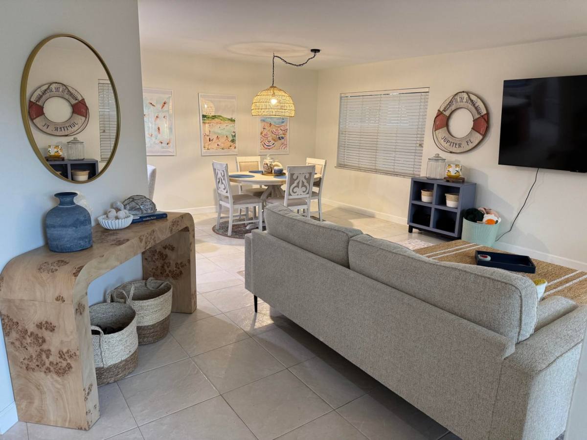 Townhouse for rent at 176 Seabreeze Circle, Jupiter, FL 33477