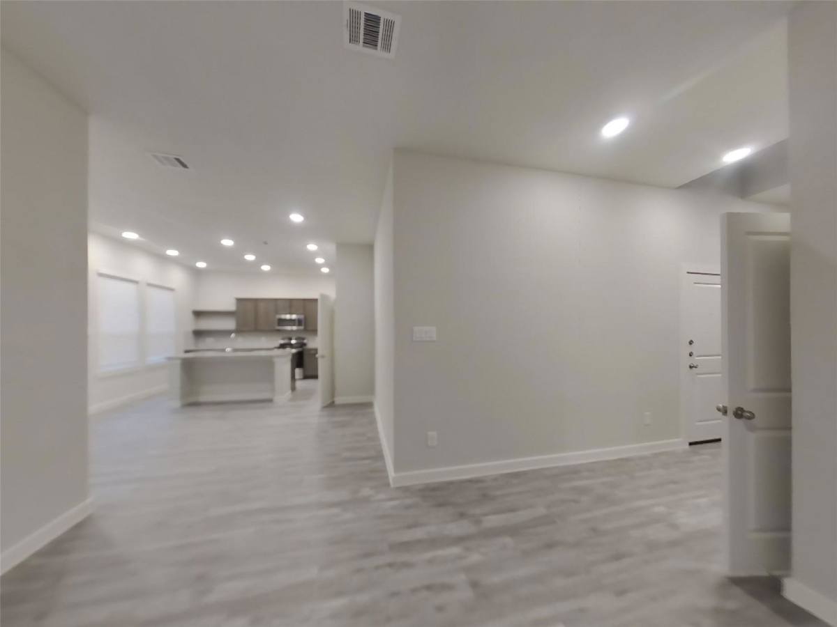 House for rent at 9835 Willow Creek Commerce Dr #610, Tomball, TX 77375