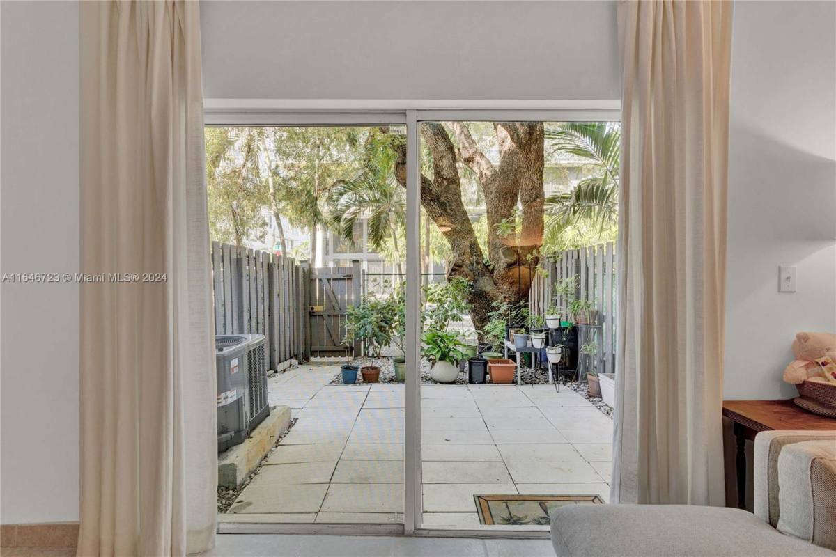 Townhouse for rent at 123 SW 17th Rd, Miami, FL 33129