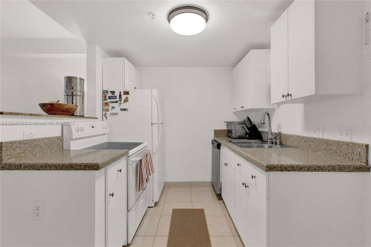 Townhouse for rent at 123 SW 17th Rd, Miami, FL 33129