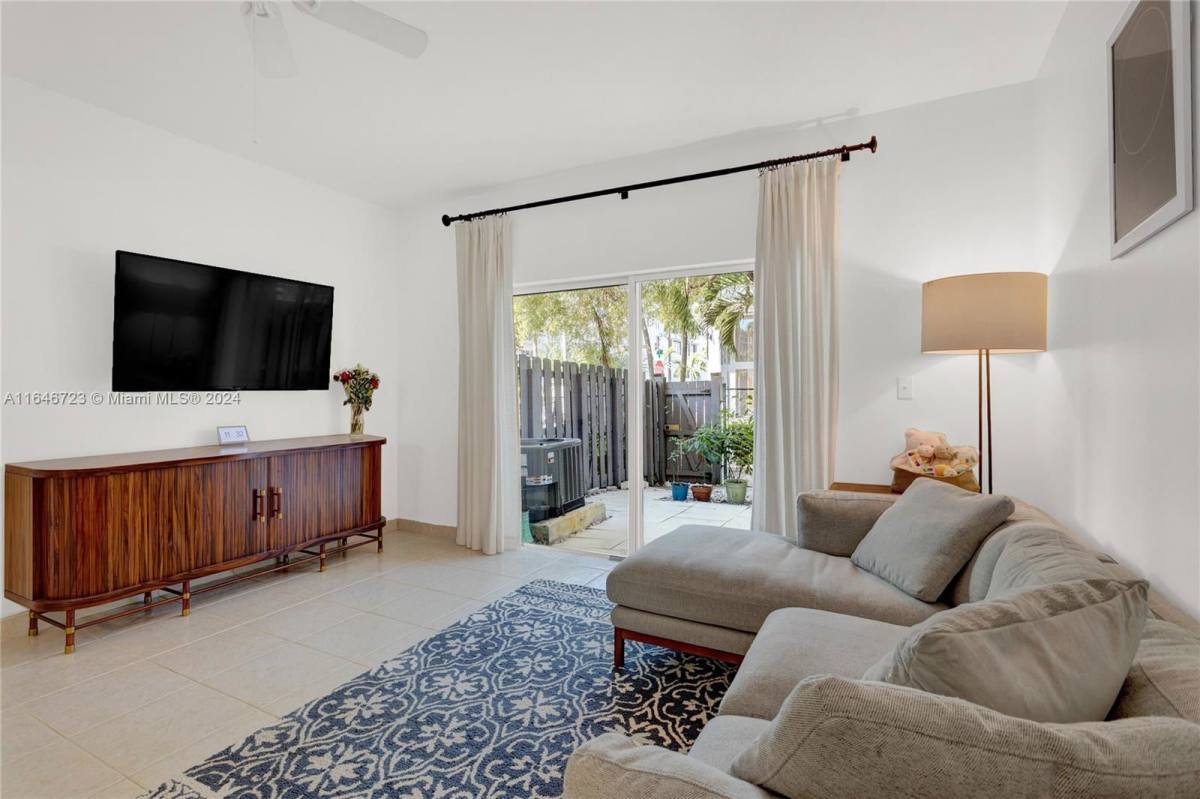 Townhouse for rent at 123 SW 17th Rd, Miami, FL 33129