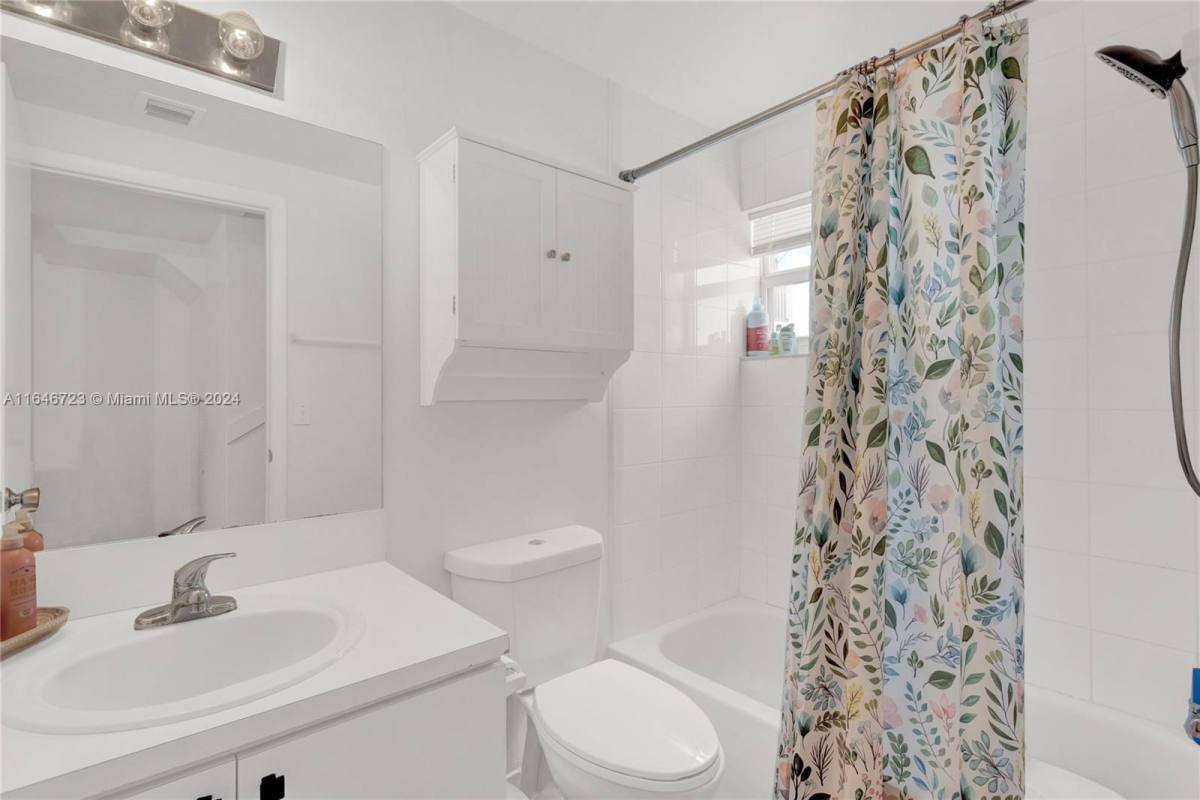Townhouse for rent at 123 SW 17th Rd, Miami, FL 33129