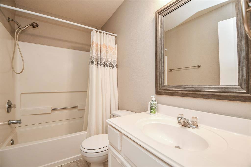 Apartment for rent at 10731 Cobblecreek Way, Missouri City, TX 77459