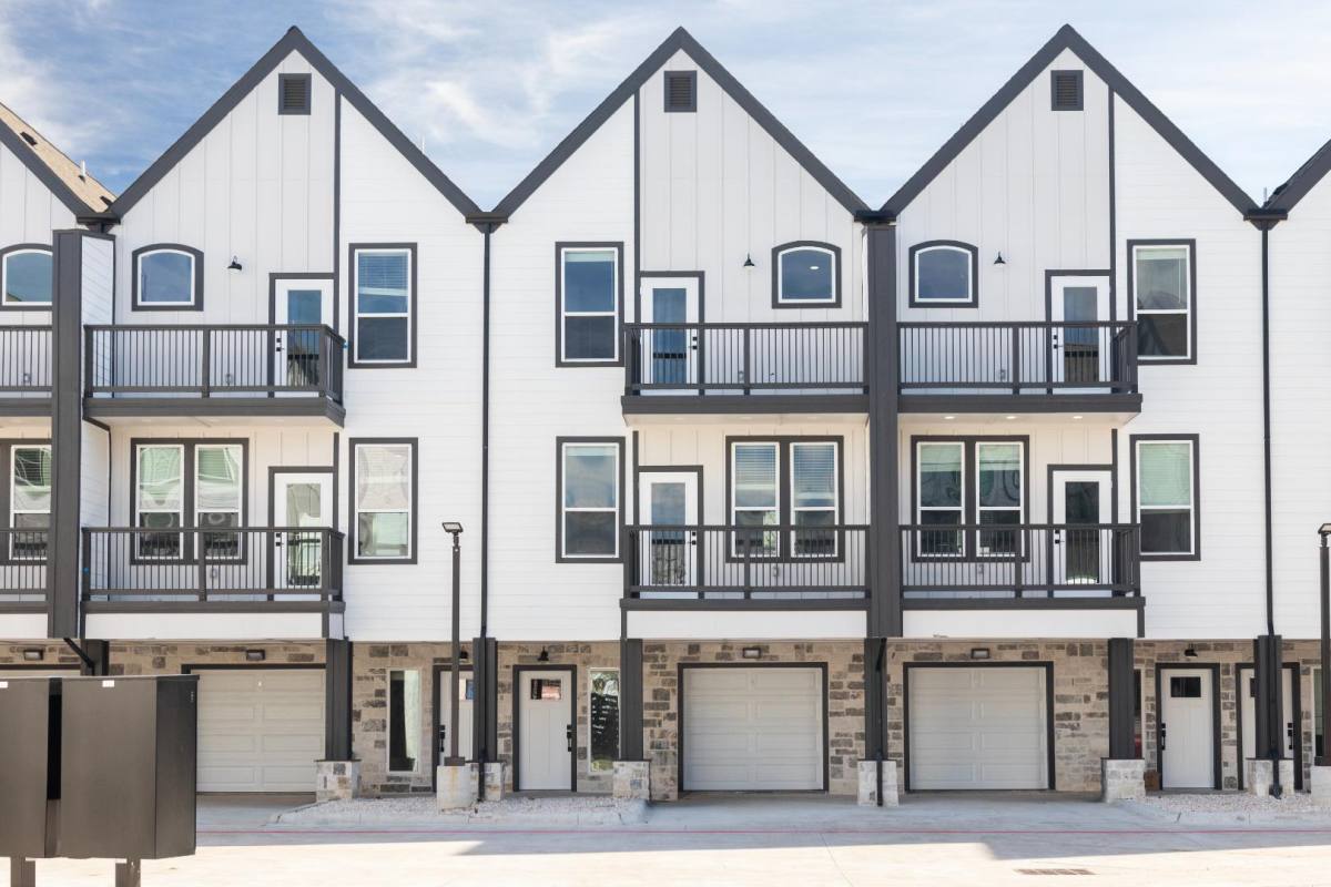 Townhouse for rent at 2519 Washington St -101 #2519 Stre, Waller, TX 77484