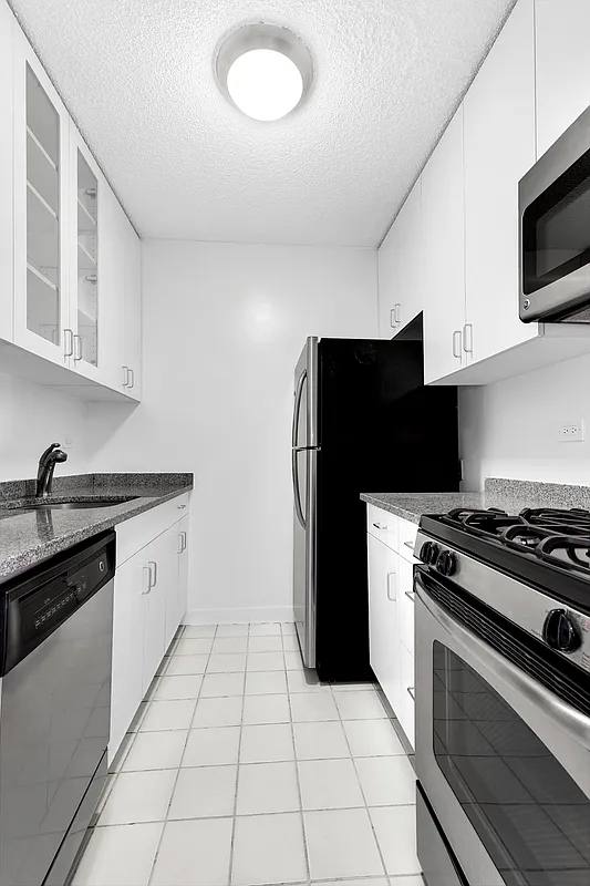 Apartment for rent at 247 W 87th St #6H, New York, NY 10024