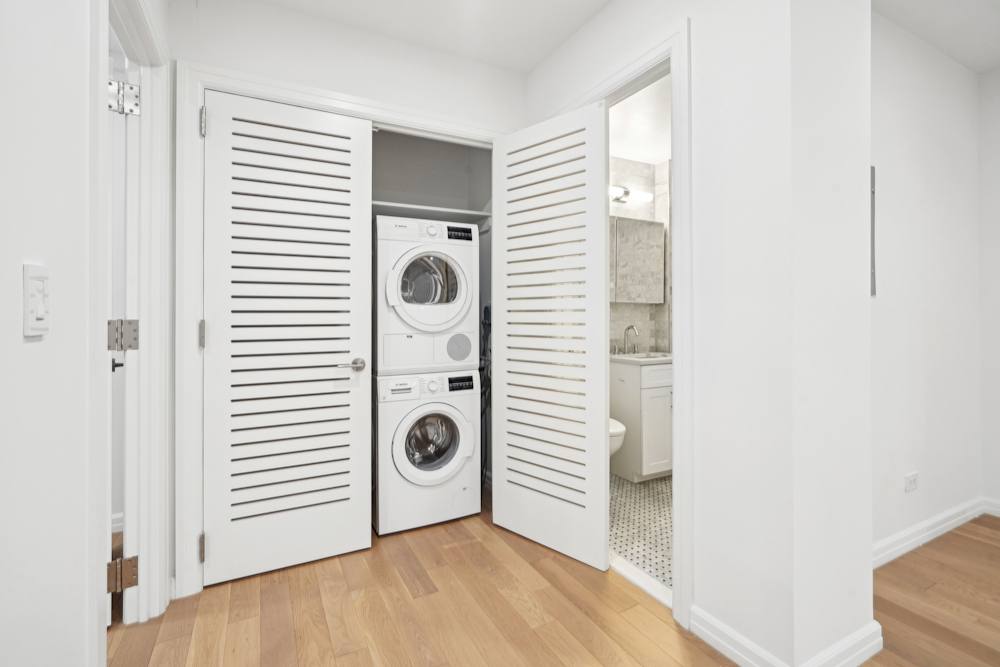 Apartment for rent at 160 E 48th St #6E2, New York, NY 10017