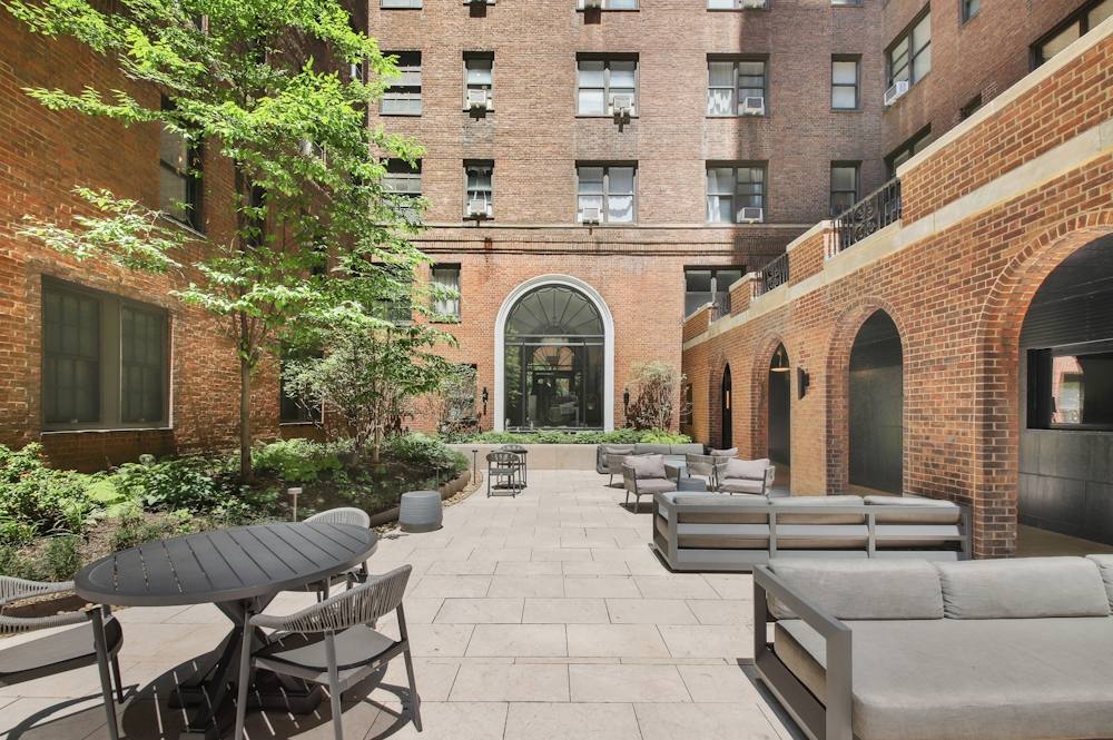 Apartment for rent at 160 E 48th St #6E2, New York, NY 10017