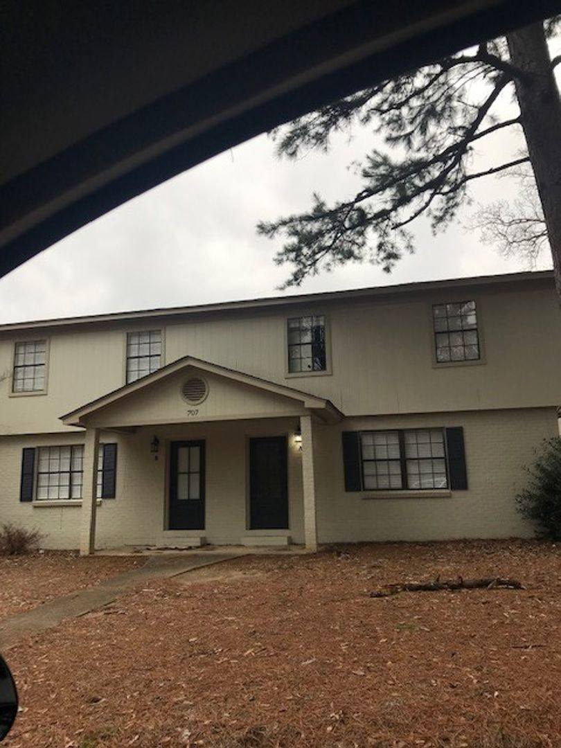 Townhouse for rent at 707 McLarty, Oxford, MS 38655