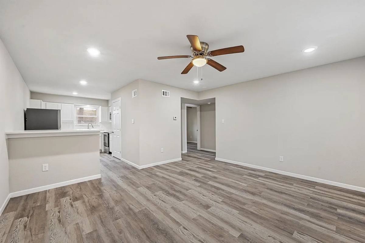 Apartment for rent at 653 N Henry Hynds Expressway, Van Alstyne, TX 75495