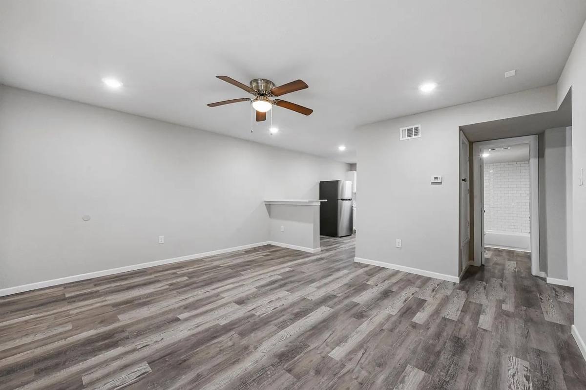 Apartment for rent at 653 N Henry Hynds Expressway, Van Alstyne, TX 75495
