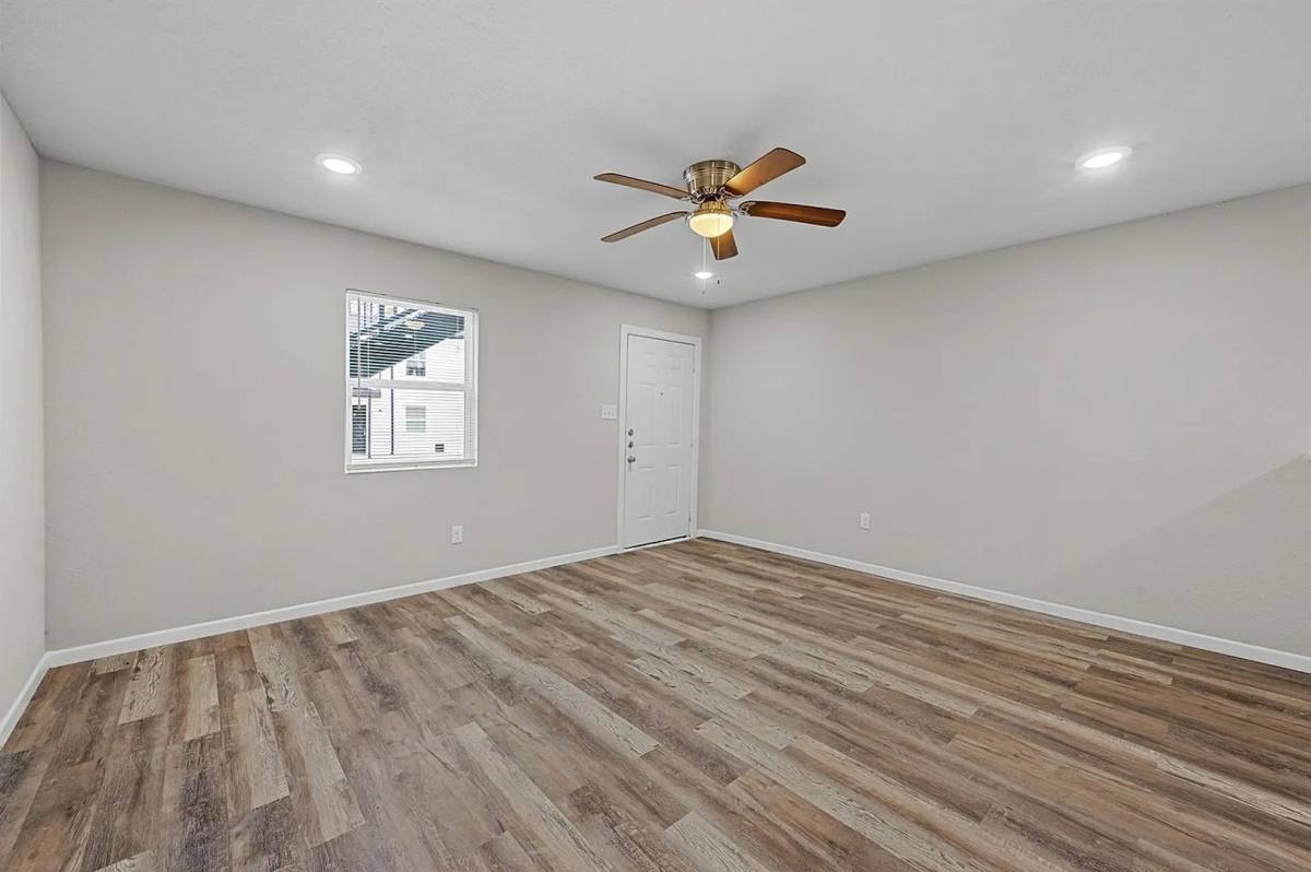 Apartment for rent at 653 N Henry Hynds Expressway, Van Alstyne, TX 75495