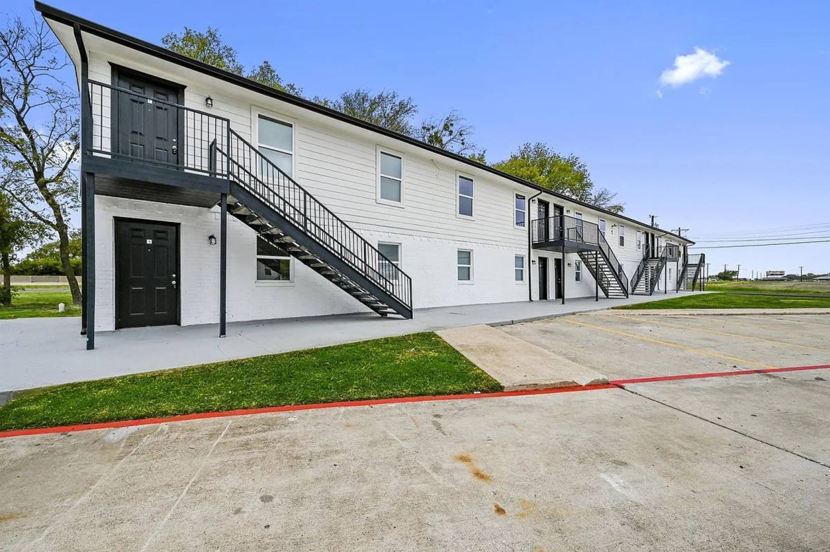 Apartment for rent at 653 N Henry Hynds Expressway, Van Alstyne, TX 75495