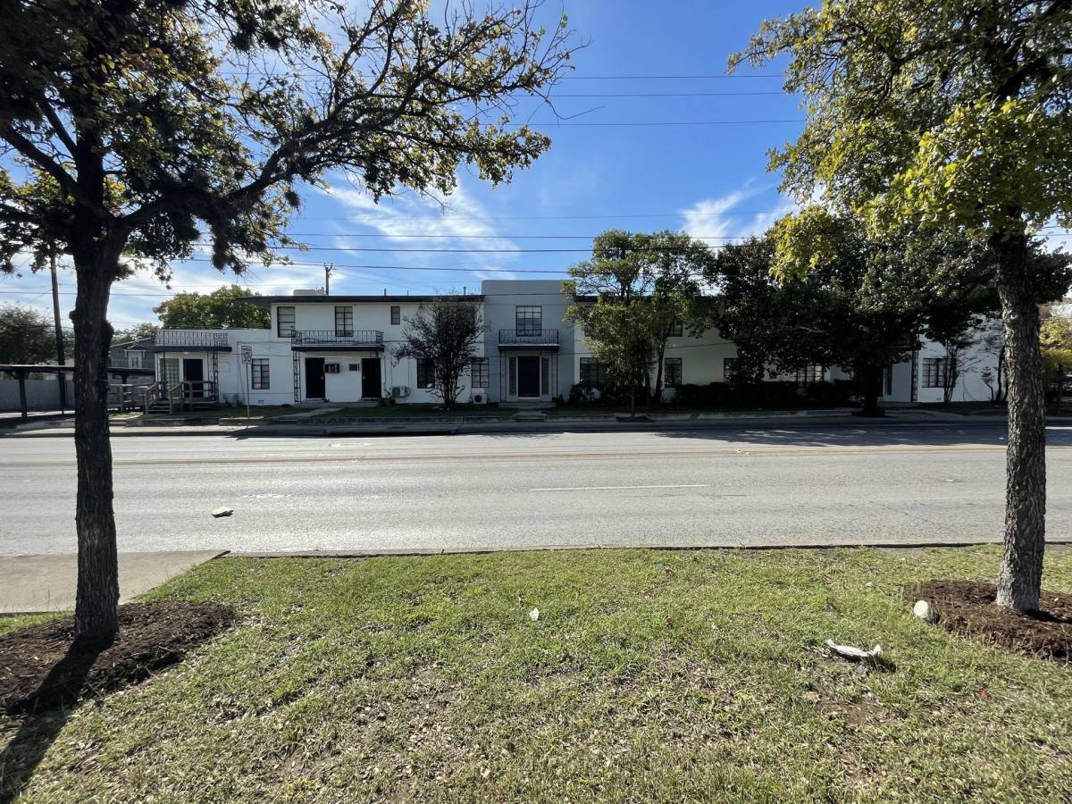 Apartment for rent at 102 Club Dr, San Antonio, TX 78201