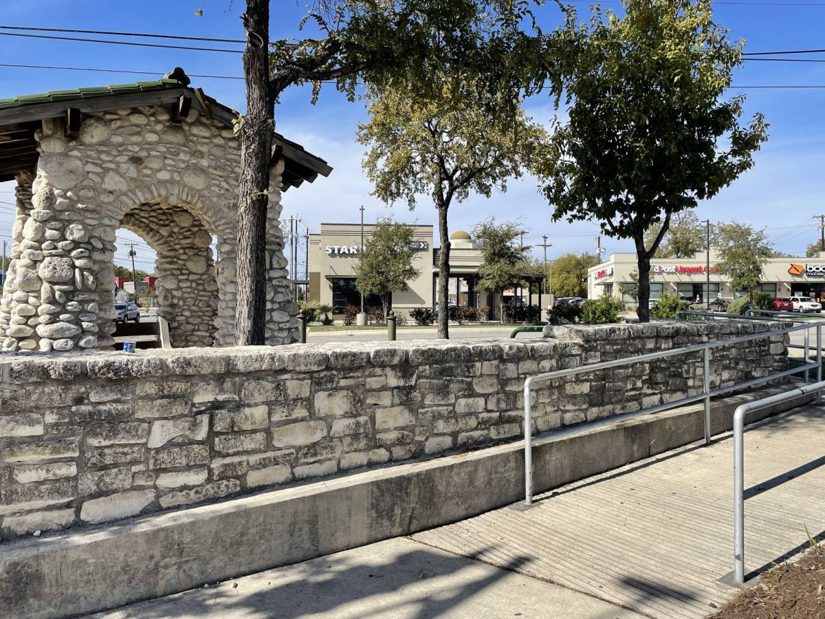 Apartment for rent at 102 Club Dr, San Antonio, TX 78201