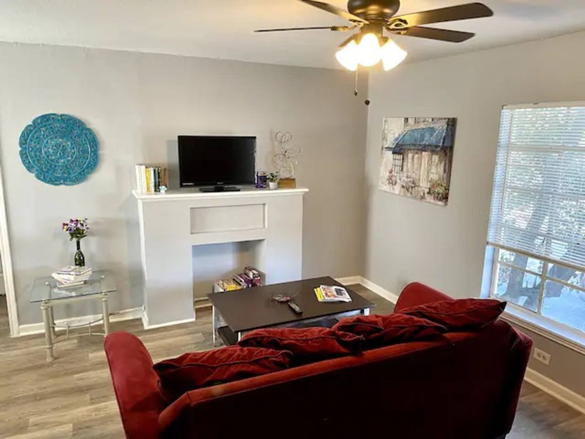 Apartment for rent at 102 Club Dr, San Antonio, TX 78201