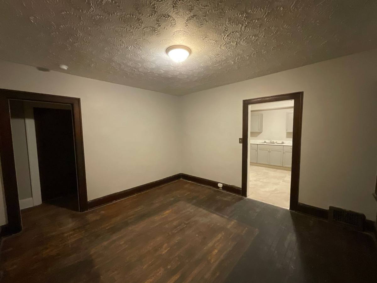 Apartment for rent at 10012 Greenview Ave, Cleveland, OH 44125