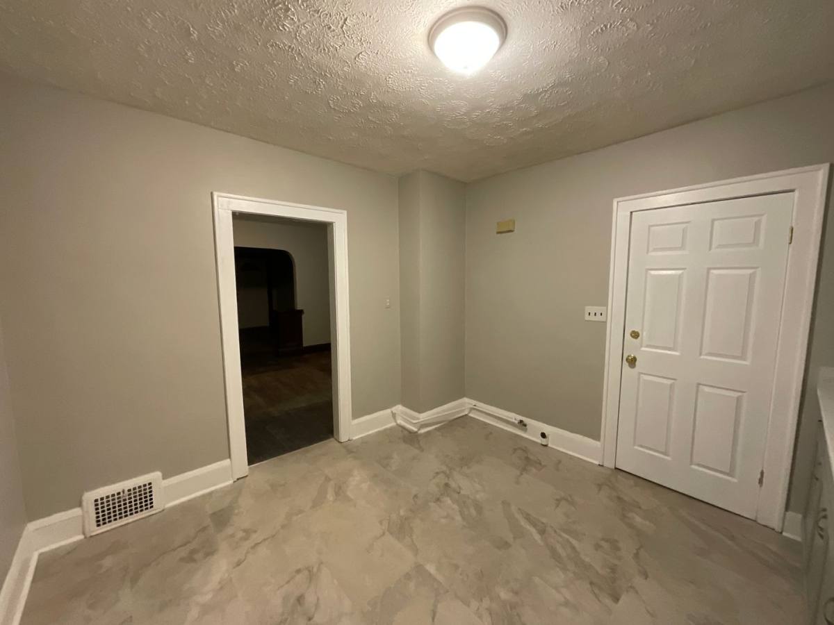 Apartment for rent at 10012 Greenview Ave, Cleveland, OH 44125