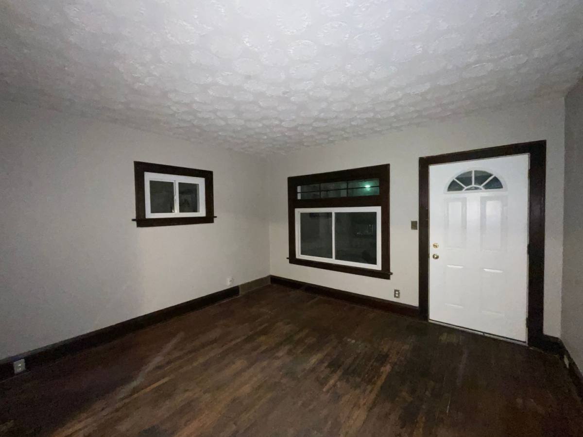 Apartment for rent at 10012 Greenview Ave, Cleveland, OH 44125