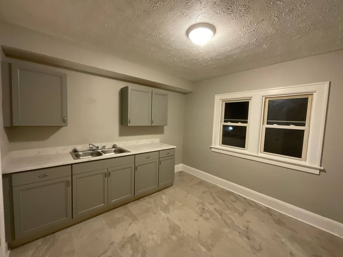 Apartment for rent at 10012 Greenview Ave, Cleveland, OH 44125