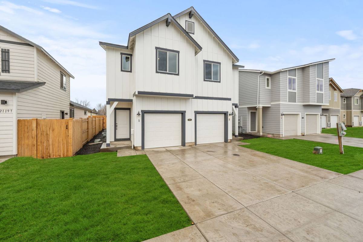 Townhouse for rent at 21181 SE Golden Market Lane, Bend, OR 97702