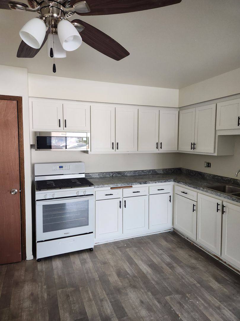 Townhouse for rent at 9804 W Beloit Rd, Milwaukee, WI 53227