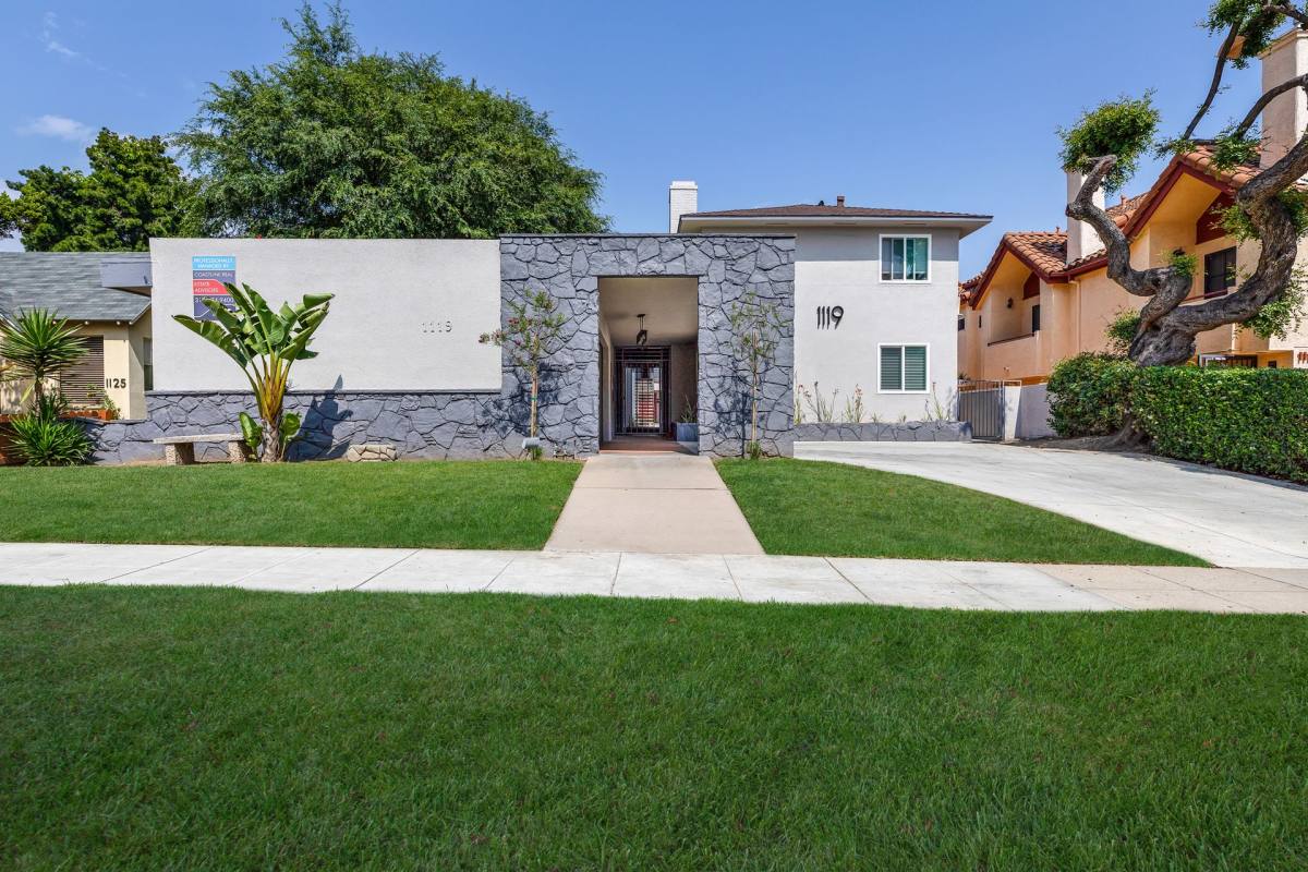 Apartment for rent at 1119 Huntington Dr, South Pasadena, CA 91030