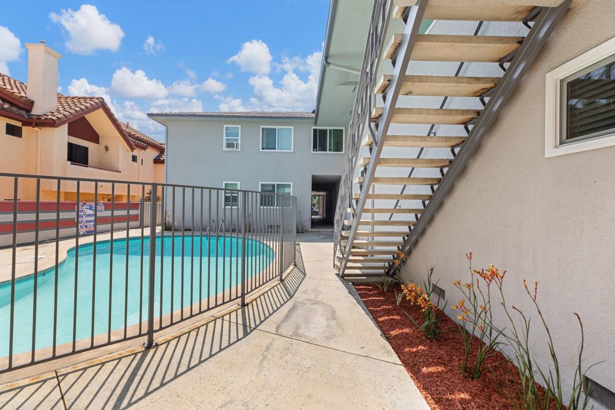 Apartment for rent at 1119 Huntington Dr, South Pasadena, CA 91030