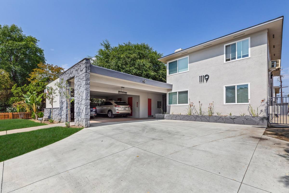 Apartment for rent at 1119 Huntington Dr, South Pasadena, CA 91030
