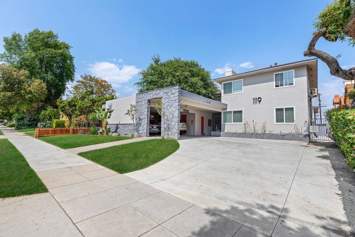 Apartment for rent at 1119 Huntington Dr, South Pasadena, CA 91030