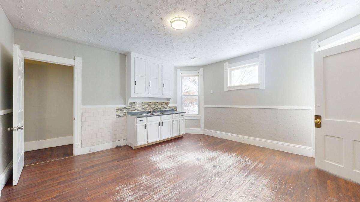 Apartment for rent at 3165 W 31st St, Cleveland, OH 44109