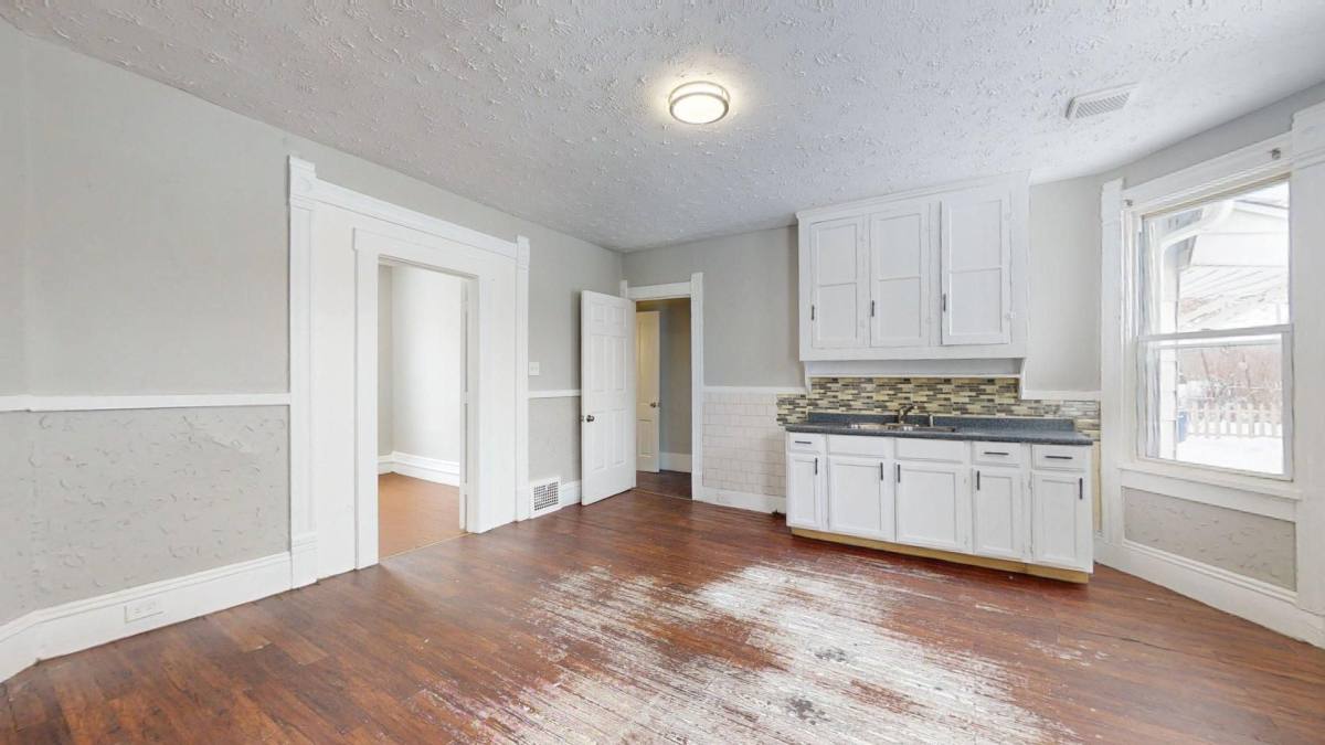 Apartment for rent at 3165 W 31st St, Cleveland, OH 44109