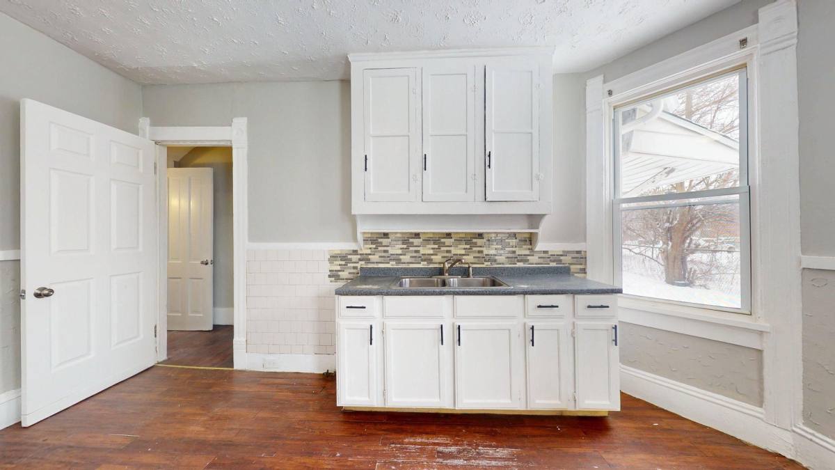 Apartment for rent at 3165 W 31st St, Cleveland, OH 44109