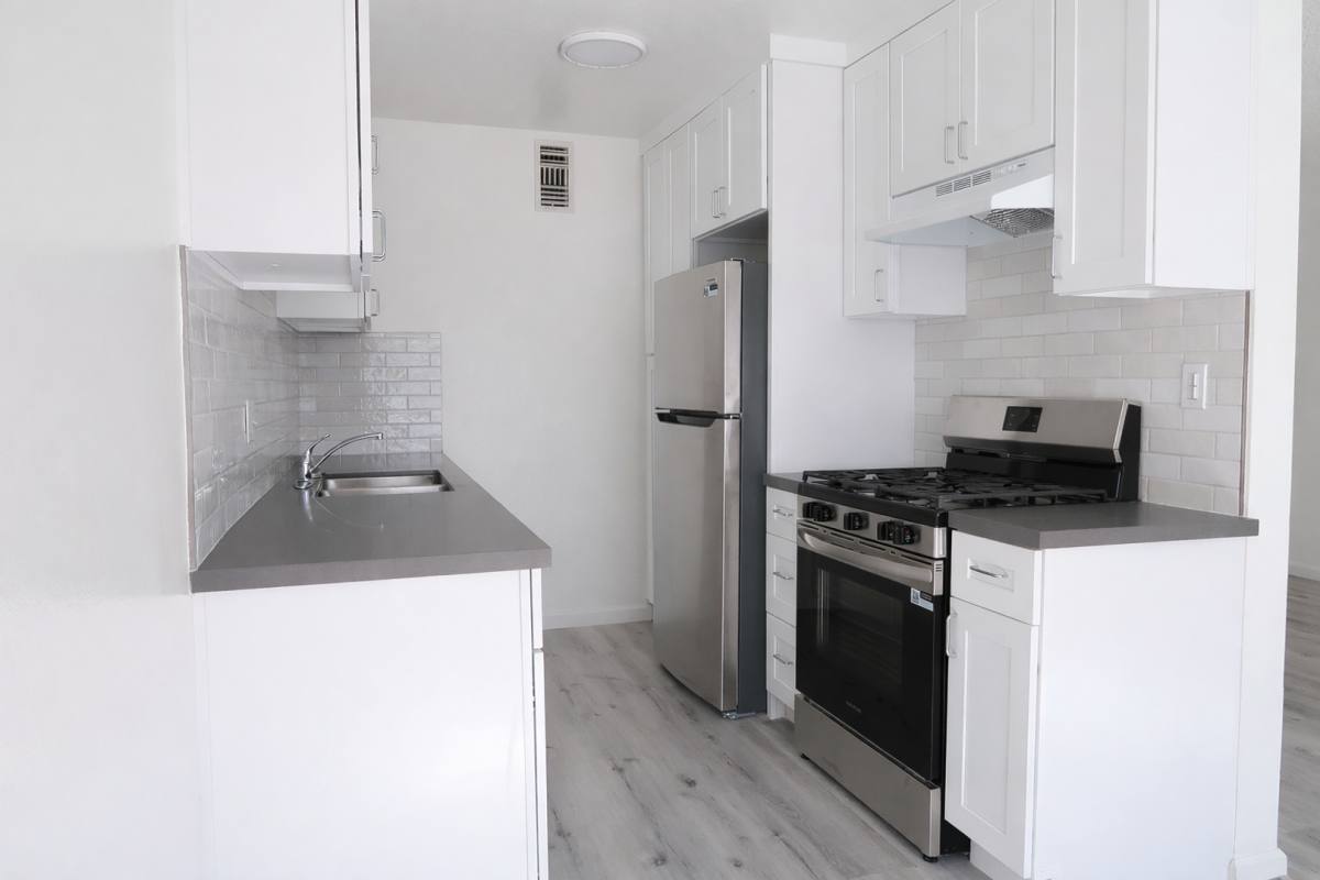 Apartment for rent at 812 Larch St, Inglewood, CA 90301