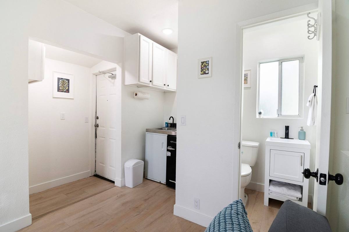 Apartment for rent at 1039 N Bonnie Brae St, Los Angeles, CA 90026