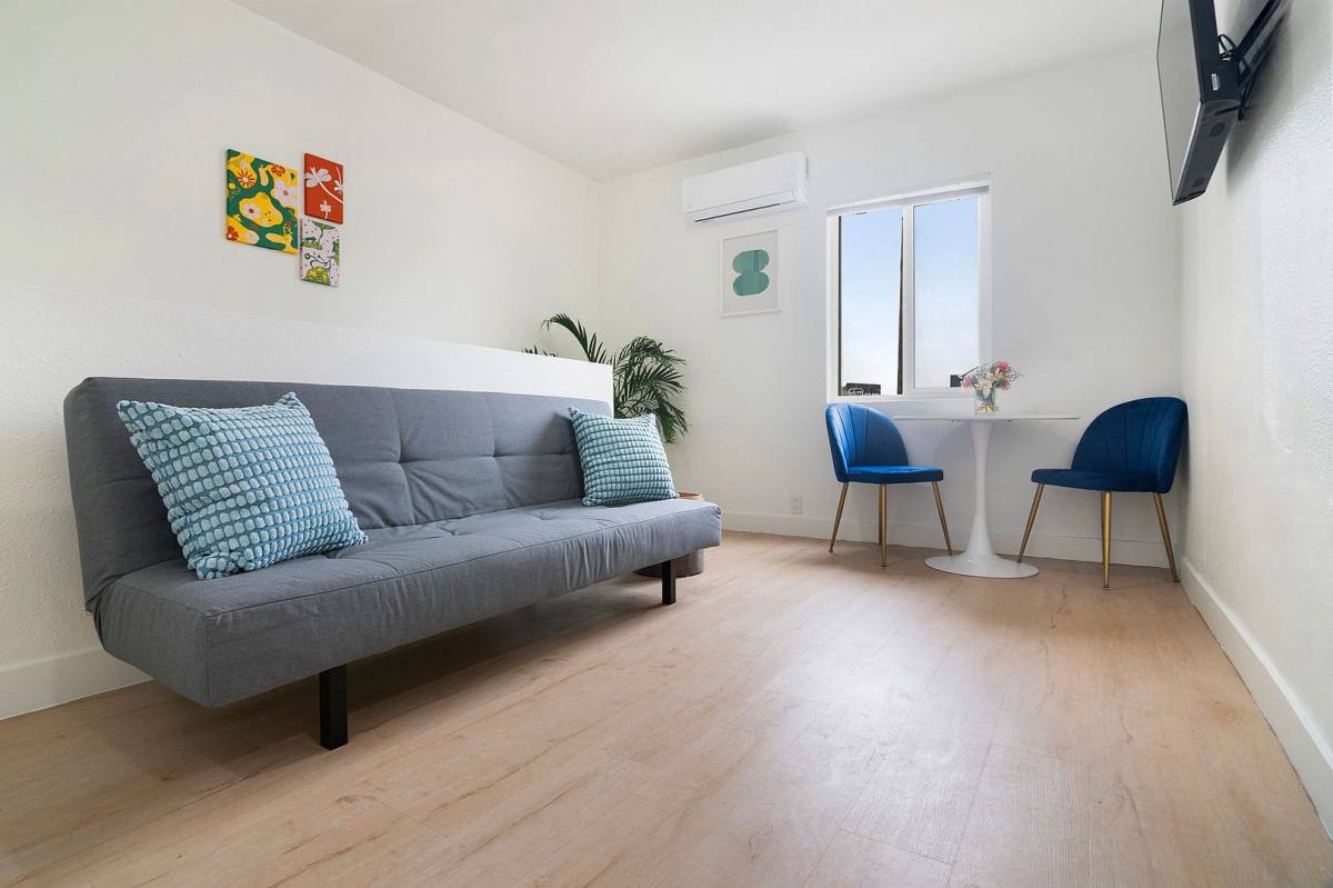 Apartment for rent at 1039 N Bonnie Brae St, Los Angeles, CA 90026