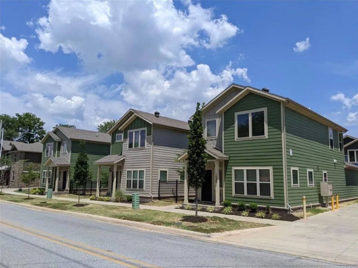 Townhouse for rent at 1596 Leverett Ave, Fayetteville, AR 72703