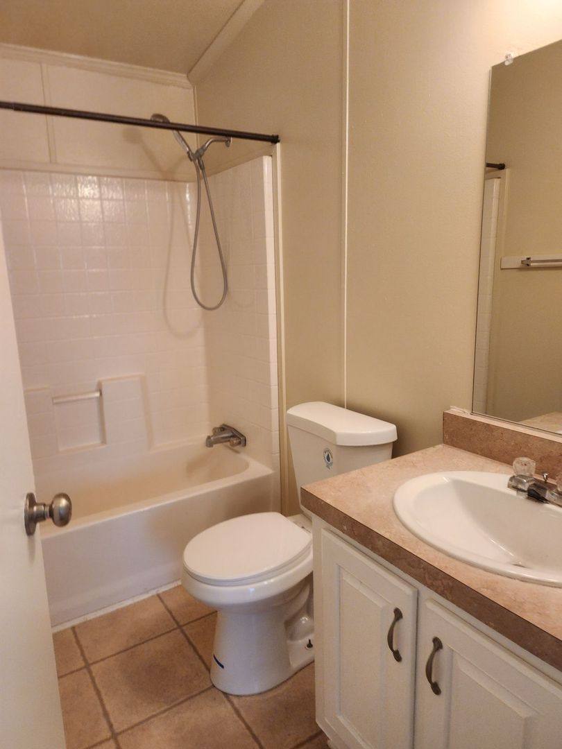 Apartment for rent at 505 33rd St, Bakersfield, CA 93301