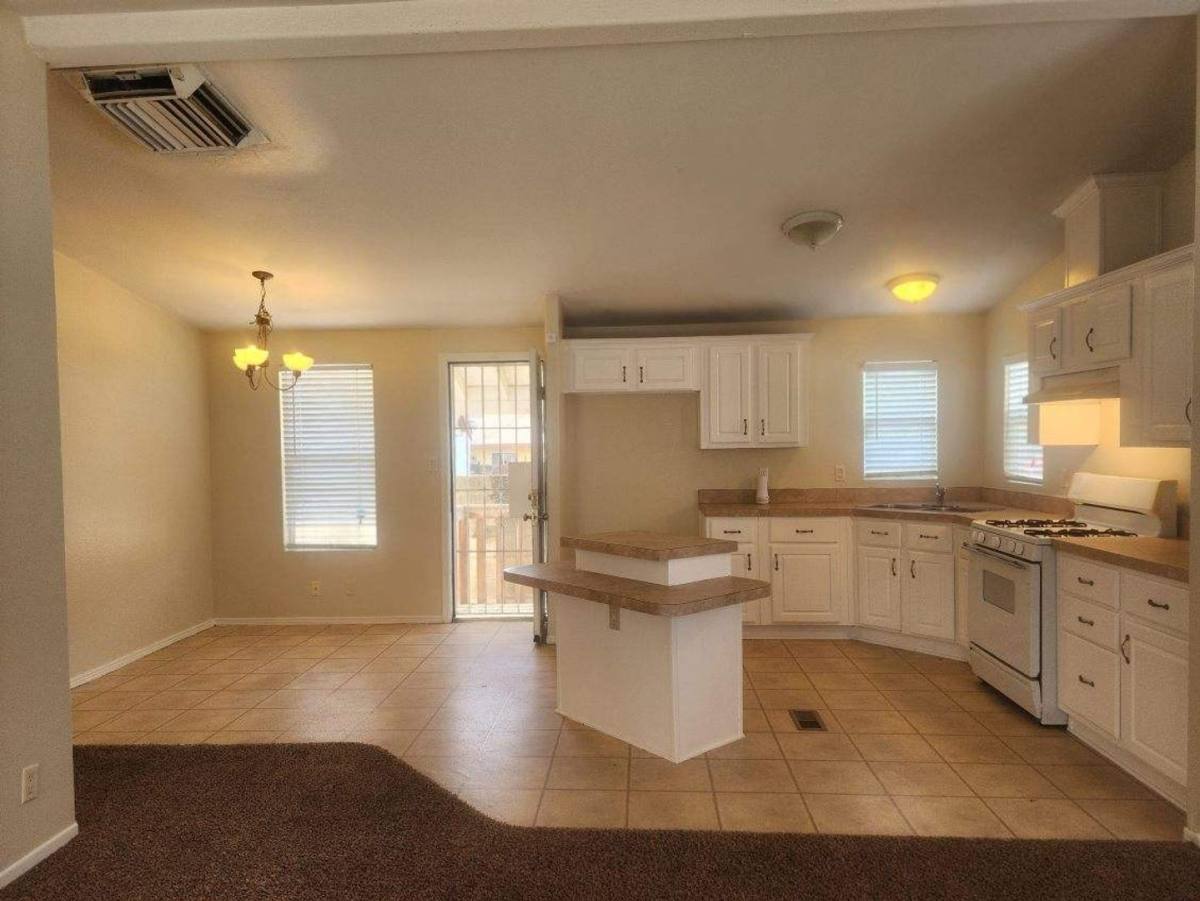 Apartment for rent at 505 33rd St, Bakersfield, CA 93301