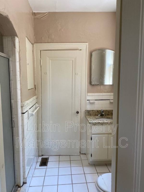 Apartment for rent at 2191 Washington Ave #1, Memphis, TN 38104