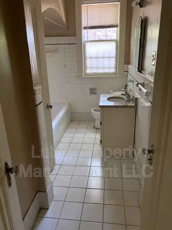 Apartment for rent at 2191 Washington Ave #1, Memphis, TN 38104