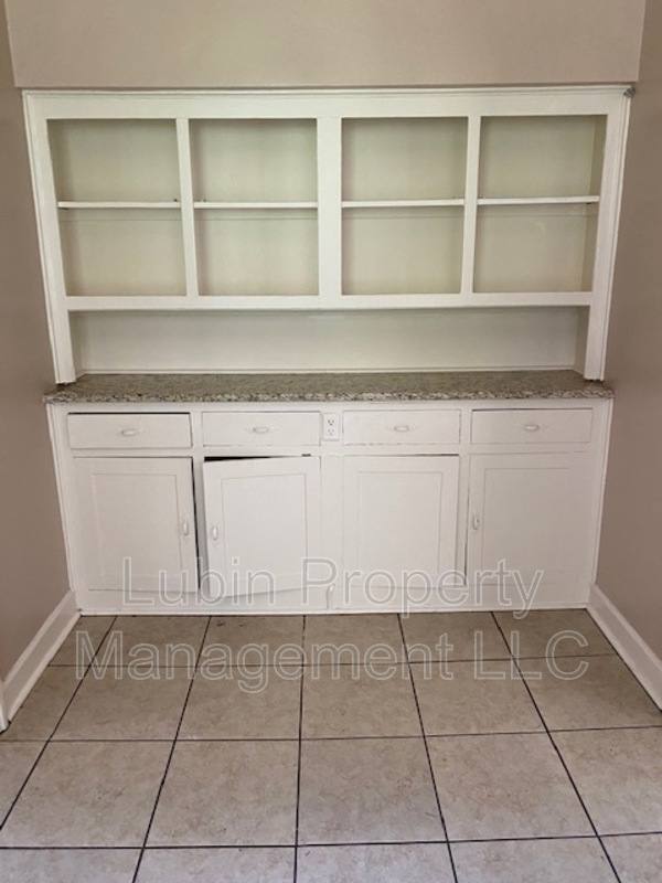 Apartment for rent at 2191 Washington Ave #1, Memphis, TN 38104