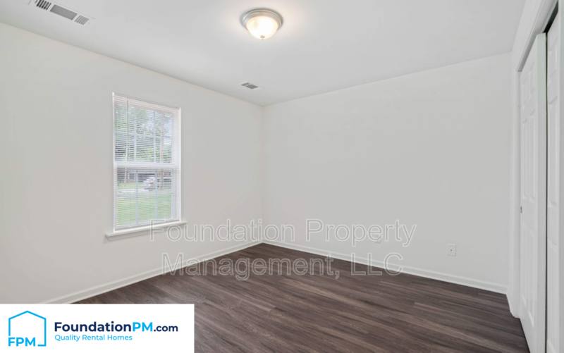 House for rent at 5 E Byfield Dr, Memphis, TN 38109