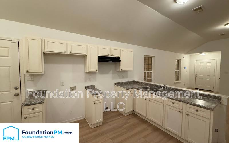 House for rent at 5 E Byfield Dr, Memphis, TN 38109