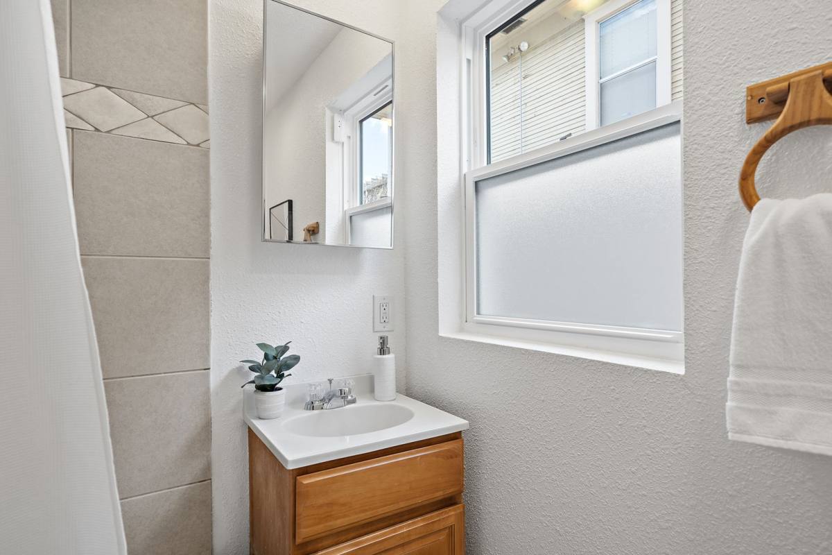 Apartment for rent at 764 59th St, Oakland, CA 94609