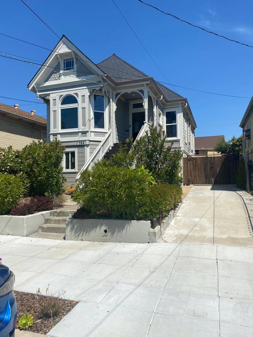 Apartment for rent at 764 59th St, Oakland, CA 94609